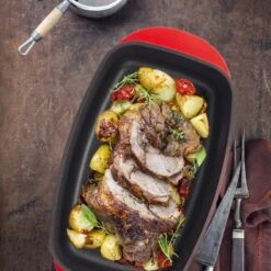 Rôtissoire Avec Couvercle Rouge -Ustensiles De Cuisine Magasin 100fd959ccd9439f93a5712630dc4da5