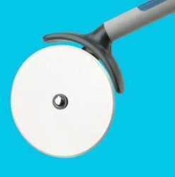 Roulette à Pizza Géante 25 Roulette à Pizza Géante -Ustensiles De Cuisine Magasin 21d78feff7dc41cf8968a404eb5248d0.cropped 314 307 585 593.processed