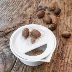 Râpe Manuelle à Condiment -Ustensiles De Cuisine Magasin 2c05424112cf46929e10a380af92bb45