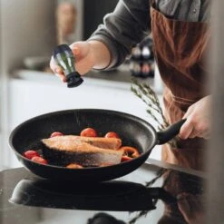 Carrousel à épices Avec 16 Pots -Ustensiles De Cuisine Magasin 5524536b8ac748fe8fdbd126465eb35f