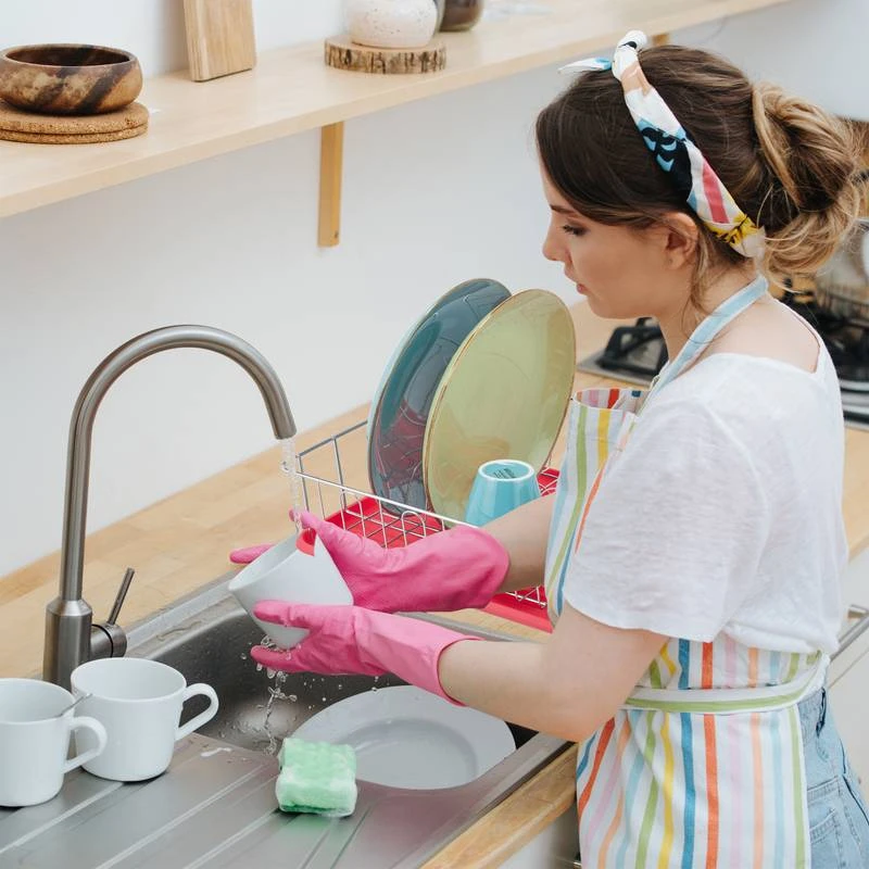 Égouttoir Avec Panier à Couverts Rouge 3 Égouttoir Avec Panier à Couverts Rouge – Image 3