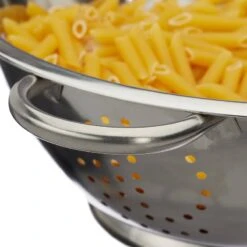 Passoire Pâtes Inox -Ustensiles De Cuisine Magasin 8adbe1e877794ff2a415b034df6bf5d4