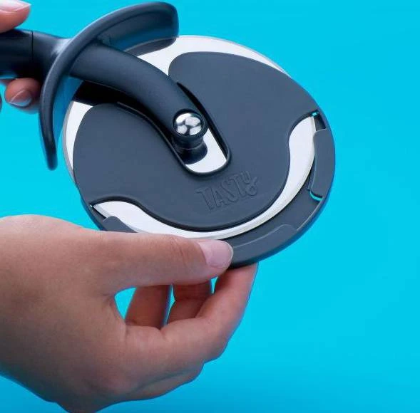 Roulette à Pizza Géante 12 Roulette à Pizza Géante – Image 12